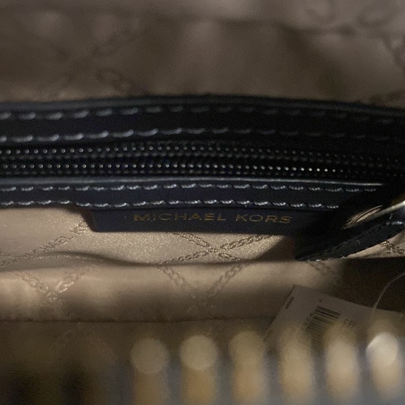 Micheal Kors Crossover Bag - Picture 8 of 9